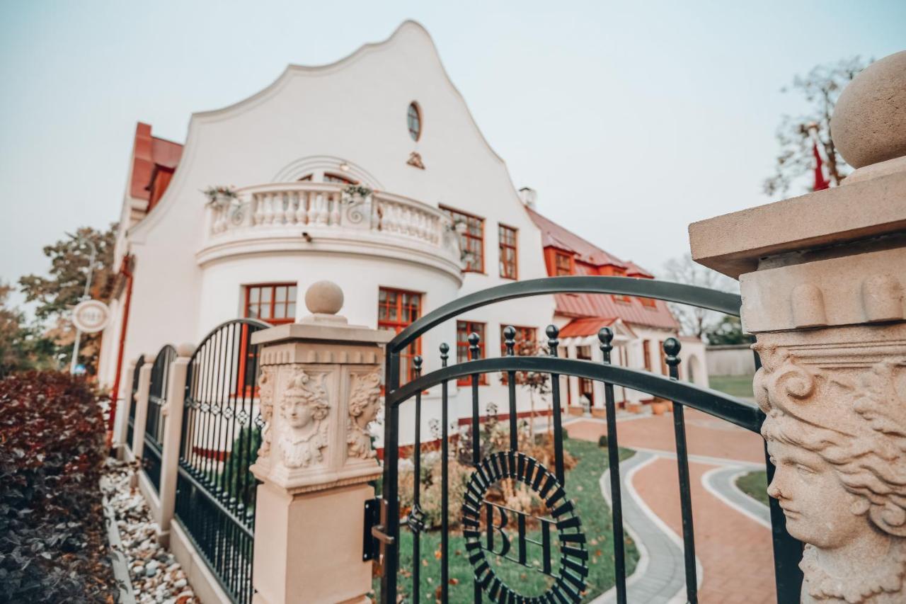 Bahnhofs hotel Alūksne Exterior foto
